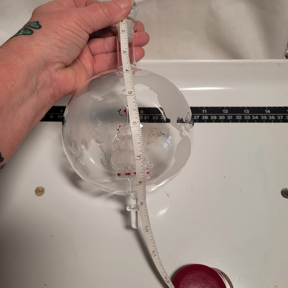 Handmade Liquor/Wine Etched Globe Decanter w/o Stand - Picture 6 of 12